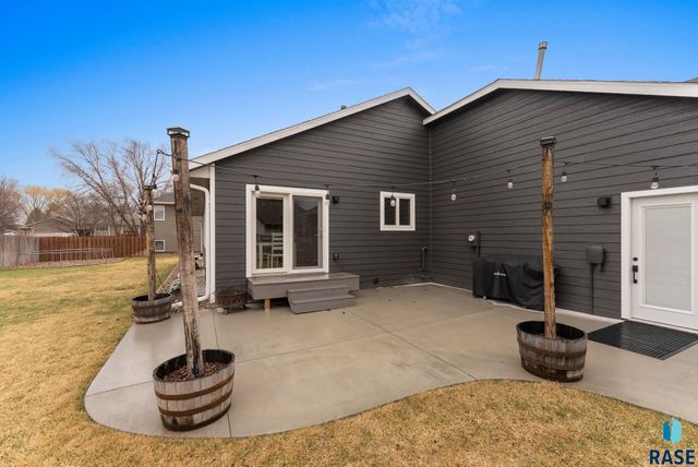 1305 S Fernwood Ave Avenue, Brandon, SD 57005