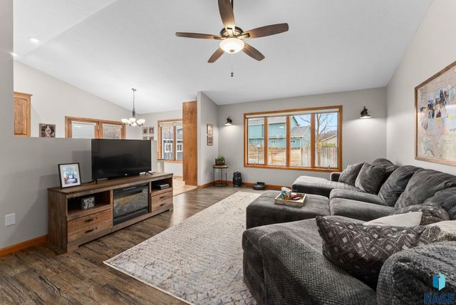 1305 S Fernwood Ave Avenue, Brandon, SD 57005