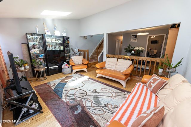 276 Longwood Drive 27-6, Englishtown, NJ 07726