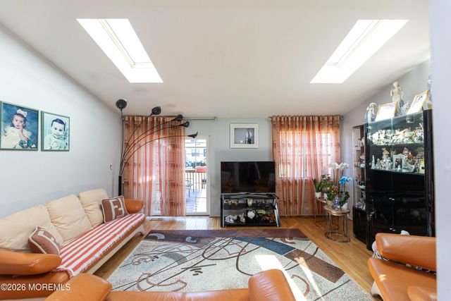 276 Longwood Drive 27-6, Englishtown, NJ 07726