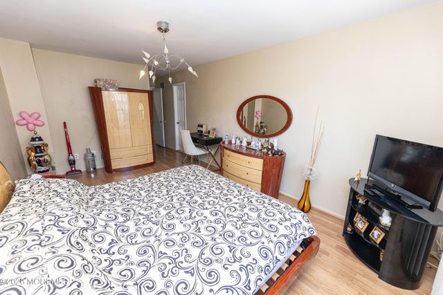 276 Longwood Drive 27-6, Englishtown, NJ 07726