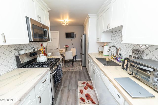 276 Longwood Drive 27-6, Englishtown, NJ 07726