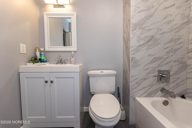 276 Longwood Drive 27-6, Englishtown, NJ 07726