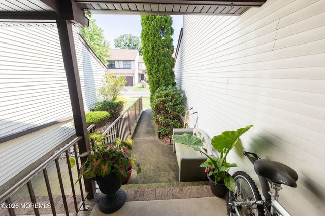 276 Longwood Drive 27-6, Englishtown, NJ 07726