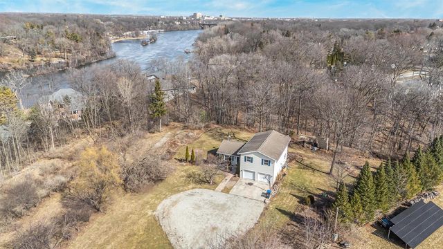 2190 CARLETON AVENUE, Appleton, WI 54915