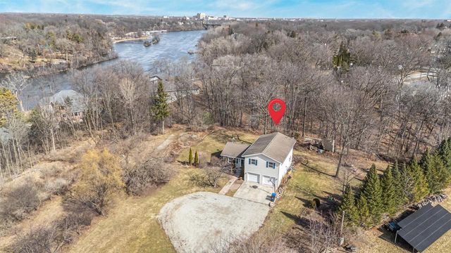 2190 CARLETON AVENUE, Appleton, WI 54915