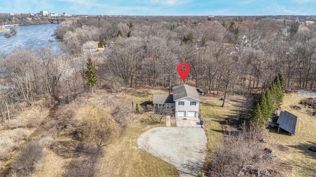 2190 CARLETON AVENUE, Appleton, WI 54915