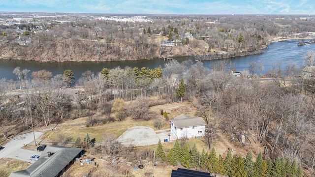 2190 CARLETON AVENUE, Appleton, WI 54915