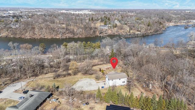 2190 CARLETON AVENUE, Appleton, WI 54915