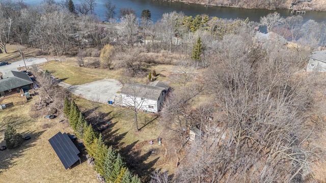 2190 CARLETON AVENUE, Appleton, WI 54915