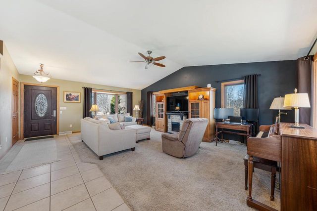 2190 CARLETON AVENUE, Appleton, WI 54915