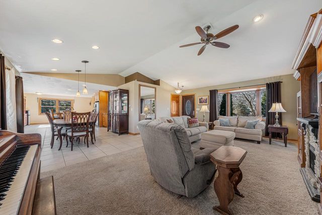 2190 CARLETON AVENUE, Appleton, WI 54915