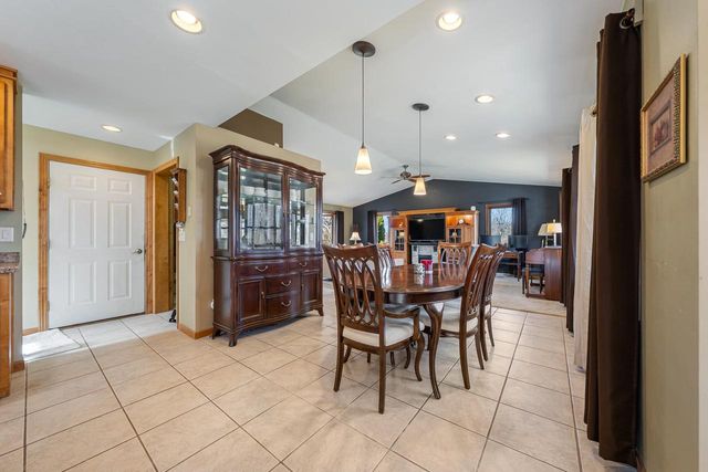 2190 CARLETON AVENUE, Appleton, WI 54915