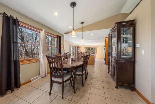 2190 CARLETON AVENUE, Appleton, WI 54915