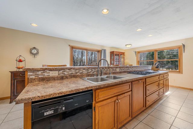 2190 CARLETON AVENUE, Appleton, WI 54915