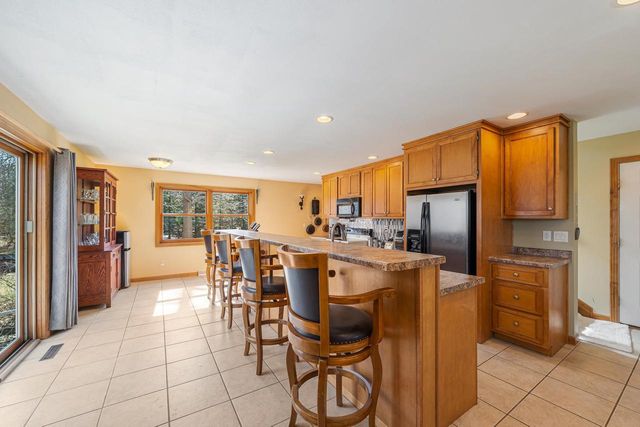 2190 CARLETON AVENUE, Appleton, WI 54915