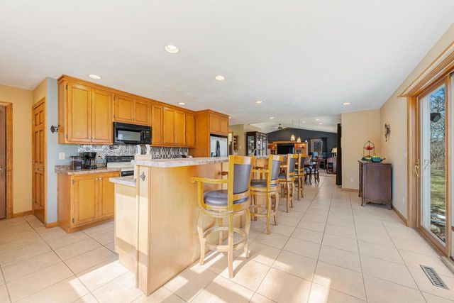 2190 CARLETON AVENUE, Appleton, WI 54915