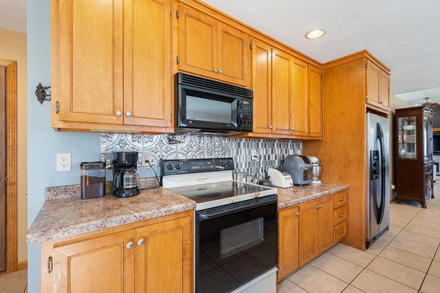 2190 CARLETON AVENUE, Appleton, WI 54915