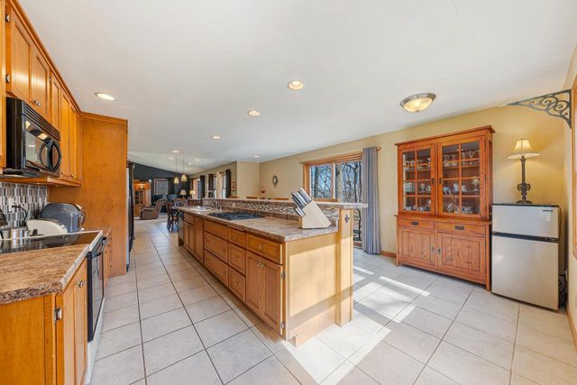 2190 CARLETON AVENUE, Appleton, WI 54915