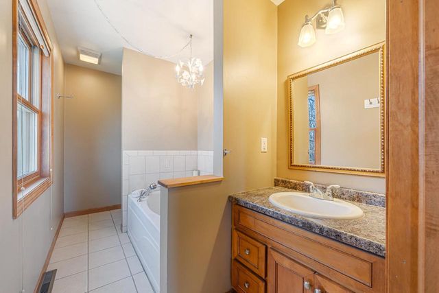 2190 CARLETON AVENUE, Appleton, WI 54915