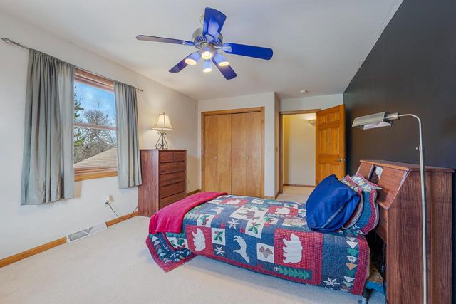 2190 CARLETON AVENUE, Appleton, WI 54915