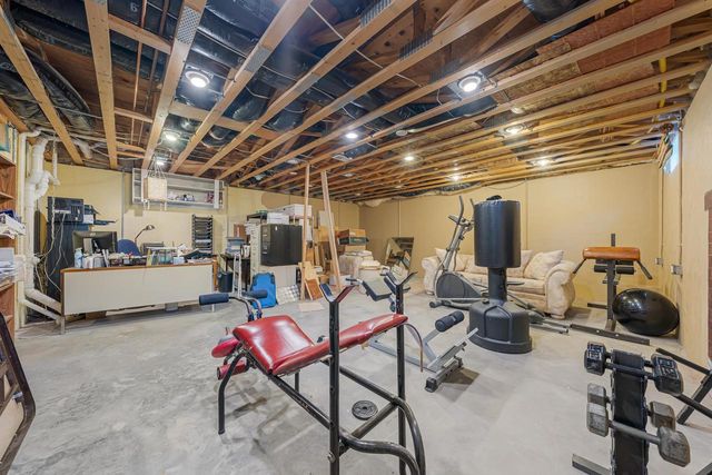 2190 CARLETON AVENUE, Appleton, WI 54915