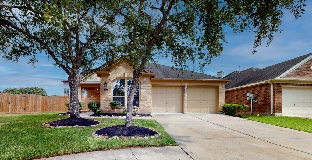 2001 Balsam Lake Lane, Pearland, TX 77584