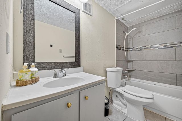 8360 Jorine Drive 8360, Houston, TX 77036