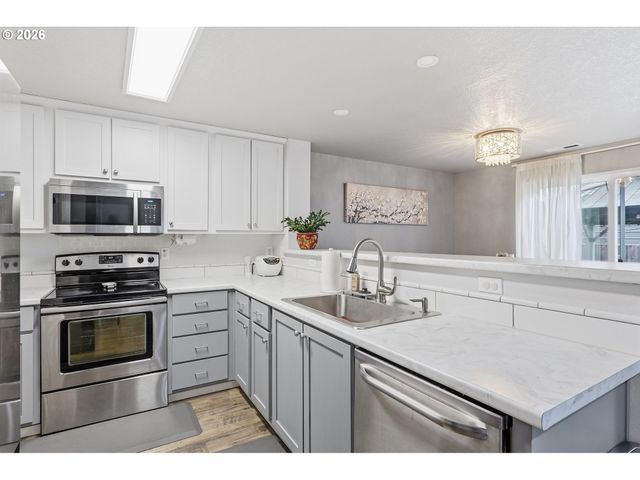 17383 Sw VINCENT St, Beaverton, OR 97078