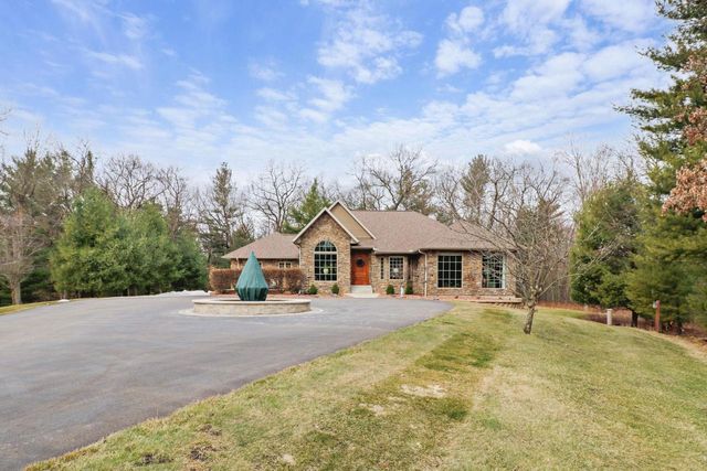 S2051 Park Lane Circle, Reedsburg, WI 53959