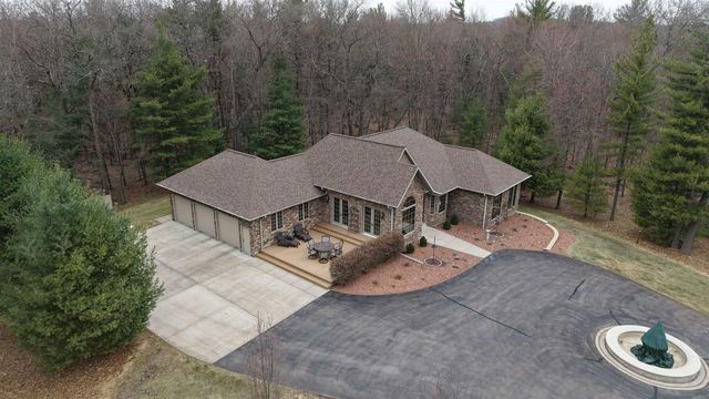 S2051 Park Lane Circle, Reedsburg, WI 53959