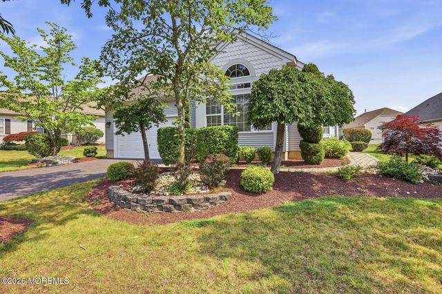 11 Narrowbrook Court, Manalapan, NJ 07726