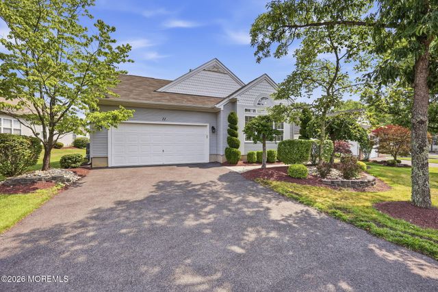11 Narrowbrook Court, Manalapan, NJ 07726