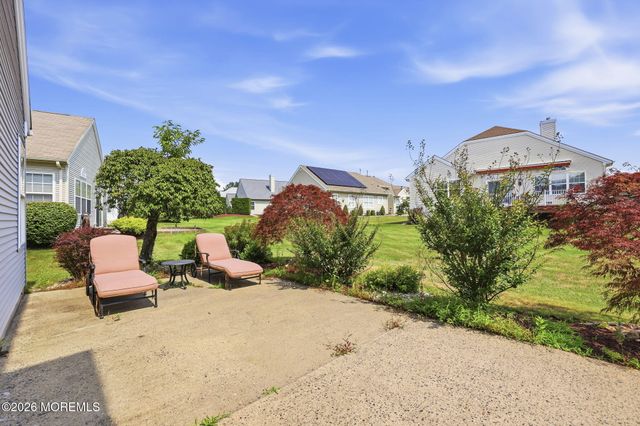 11 Narrowbrook Court, Manalapan, NJ 07726