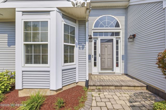 11 Narrowbrook Court, Manalapan, NJ 07726