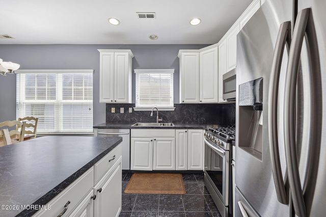 11 Narrowbrook Court, Manalapan, NJ 07726