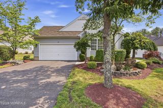 11 Narrowbrook Court, Manalapan, NJ 07726