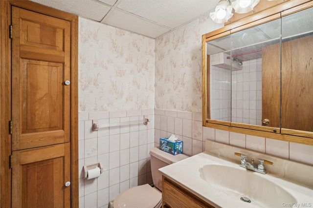 41 Goldenrod Avenue, Franklin Square, NY 11010