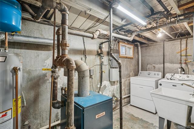 41 Goldenrod Avenue, Franklin Square, NY 11010