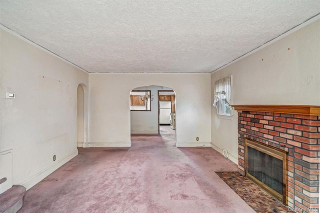 41 Goldenrod Avenue, Franklin Square, NY 11010