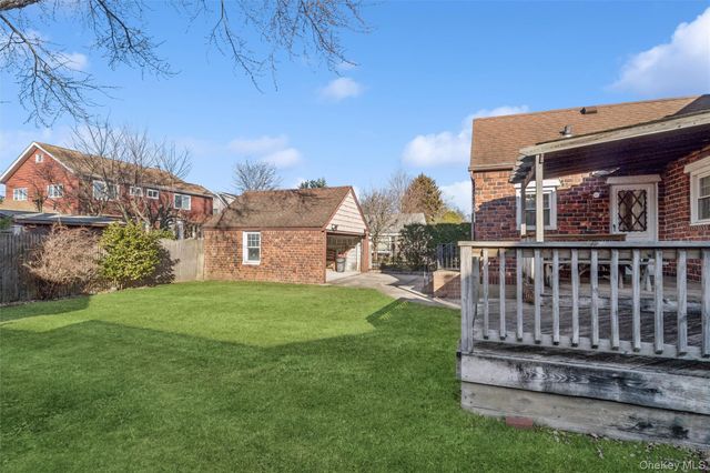 41 Goldenrod Avenue, Franklin Square, NY 11010