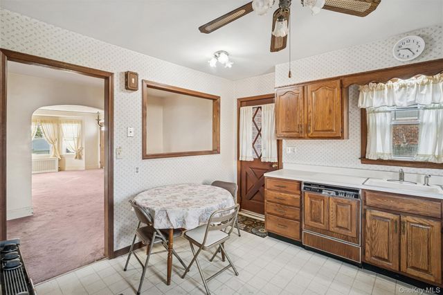 41 Goldenrod Avenue, Franklin Square, NY 11010