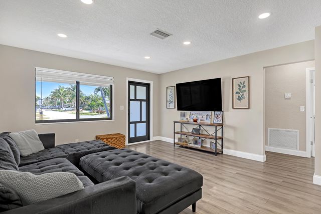 1210 Skylark Lane, Lantana, FL 33462