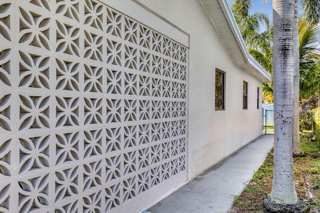 1210 Skylark Lane, Lantana, FL 33462