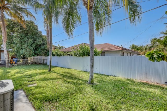 1210 Skylark Lane, Lantana, FL 33462