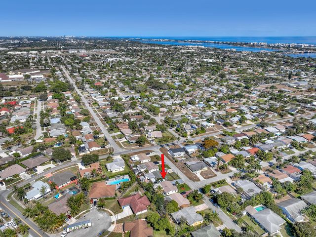 1210 Skylark Lane, Lantana, FL 33462