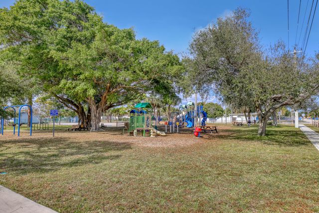 1210 Skylark Lane, Lantana, FL 33462