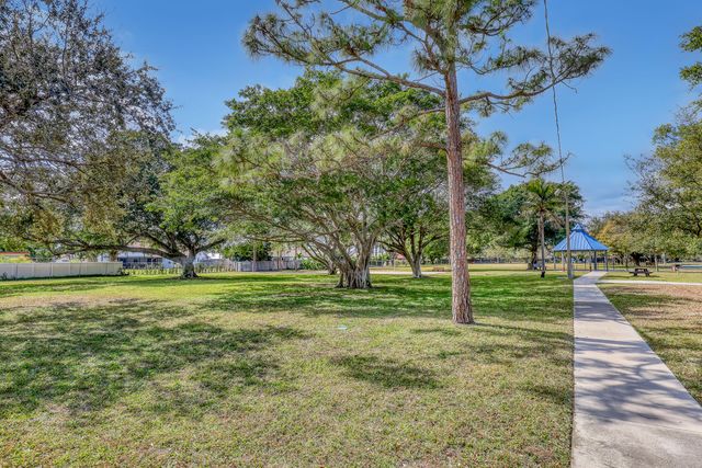 1210 Skylark Lane, Lantana, FL 33462