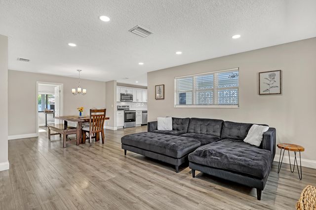 1210 Skylark Lane, Lantana, FL 33462