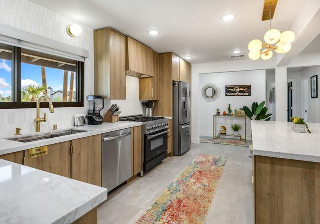 2155 E Nicola Road, Palm Springs, CA 92262